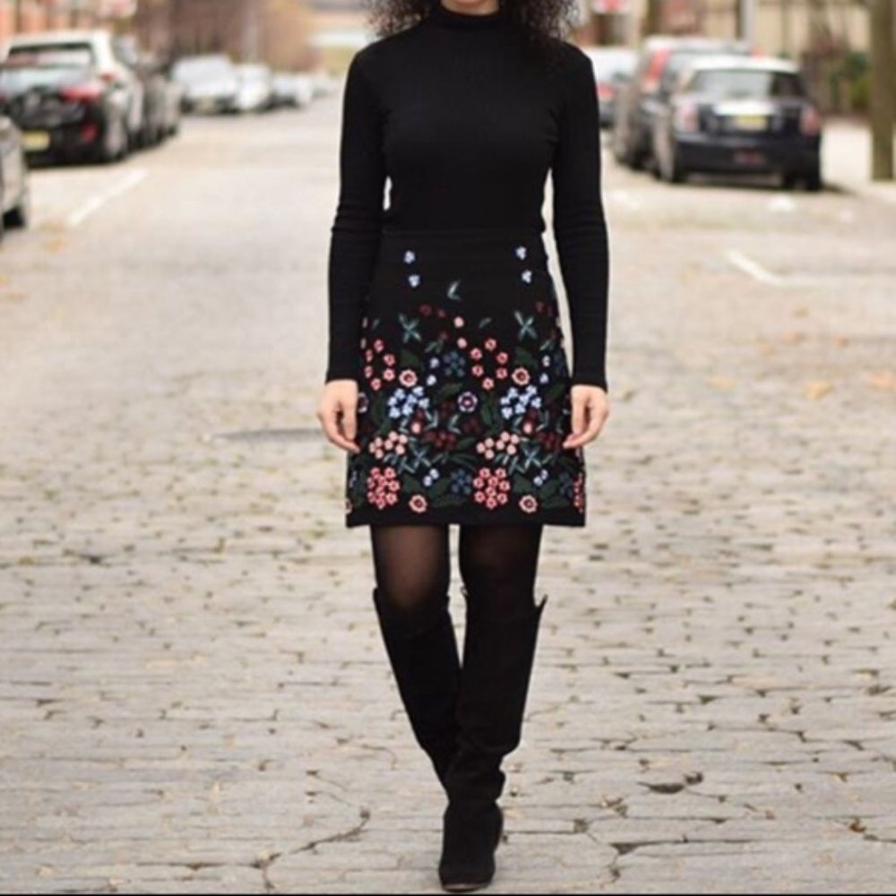 ZARA Floral Embroidered Skirt Size M